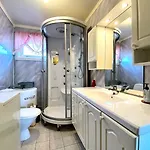 Charming House Near Centre & Senja! Дом отдыха Финнснес