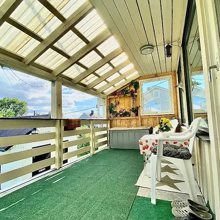 Charming House Near Centre & Senja! Ferienhaus