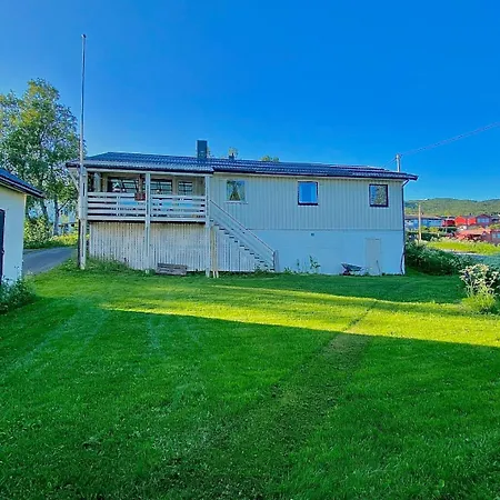 Ferienhaus Charming House Near Centre & Senja!