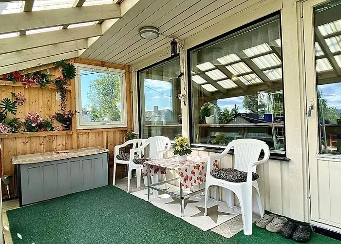 Semesterbostad Charming House Near Centre & Senja! *